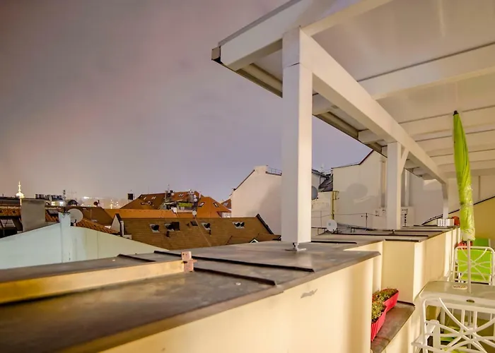 Unique Luxury Loft With Terrace In Old Town Prague